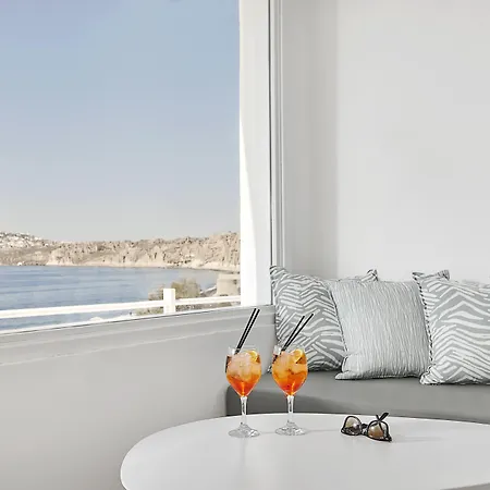 Notos Therme And By Mr And Mrs White ヴリハーダ